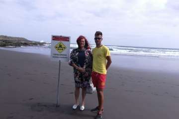 Felicitaciones para el socorrista que rescató este jueves a una joven en apuros en Salinetas (Foto TA)